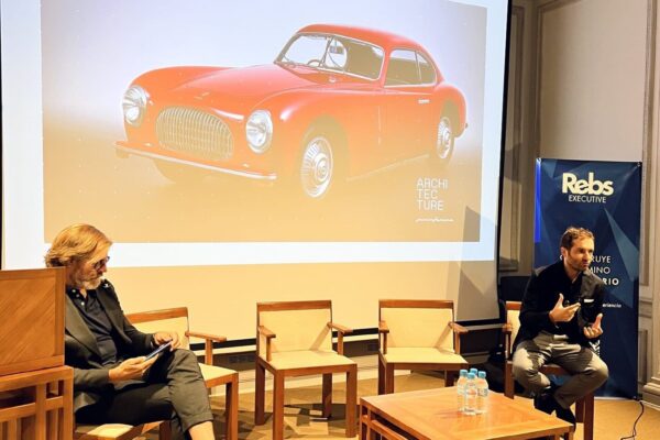 Pininfarina Architecture en la apertura del Máster Inmobiliario de Rebs en Málaga. Explicando a los alumnos el fenómeno de las casas de marca.