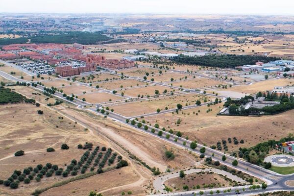 ¿Urbanizar suelo como si fuera infraestructura? La clave para impulsar la vivienda asequible en España